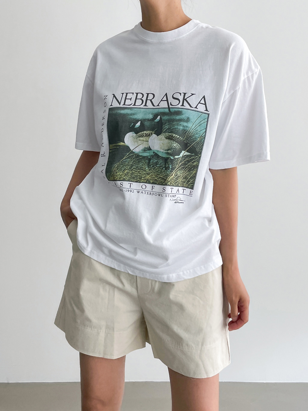 네브래스키 하프 티셔츠
